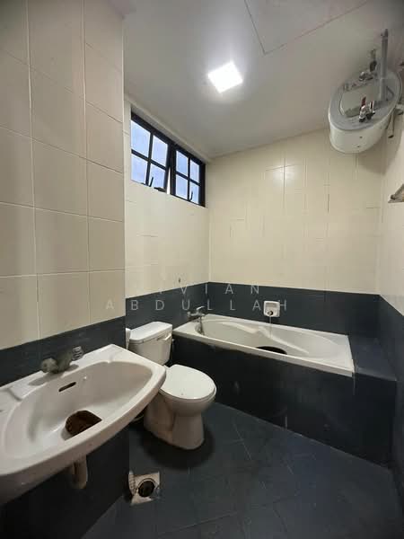 Condominium for Sale at Datin Halimah Condominium - Vivian Abdullah - Bathroom - PropertyGuru.com.my