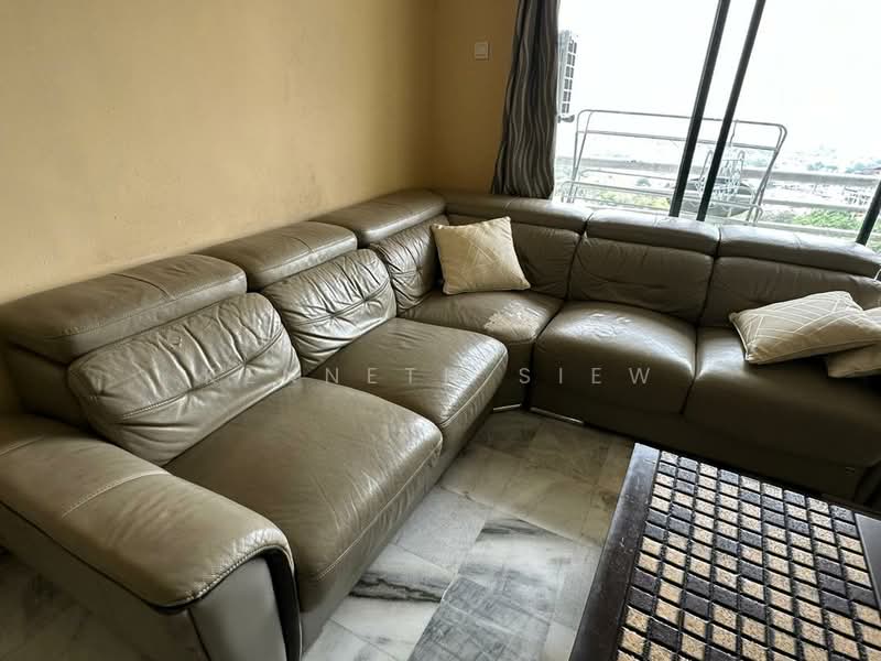 Emerald Hill Condominium untuk Untuk Disewa - RM 1,650 /bulan, Mac 2026 - Living Room - PropertyGuru.com.my