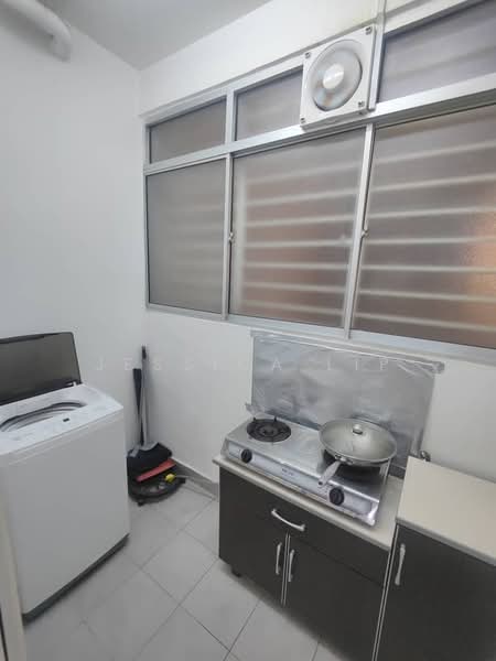 Servis Apartment untuk Disewa di Zeva @ Equine South - Jessica Lip - Kitchen - PropertyGuru.com.my