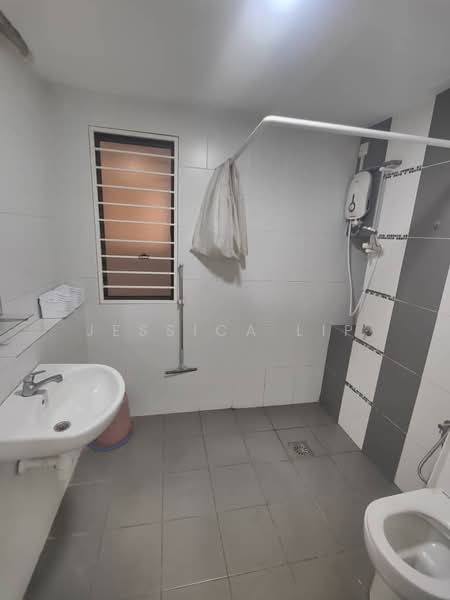 Servis Apartment untuk Disewa di Zeva @ Equine South - Jessica Lip - Bathroom - PropertyGuru.com.my