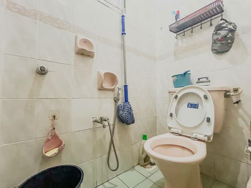 2-storey Terraced House for Sale in Bukit Jelutong (Shah Alam) - Zarema Kulbuzheva - Bathroom - PropertyGuru.com.my