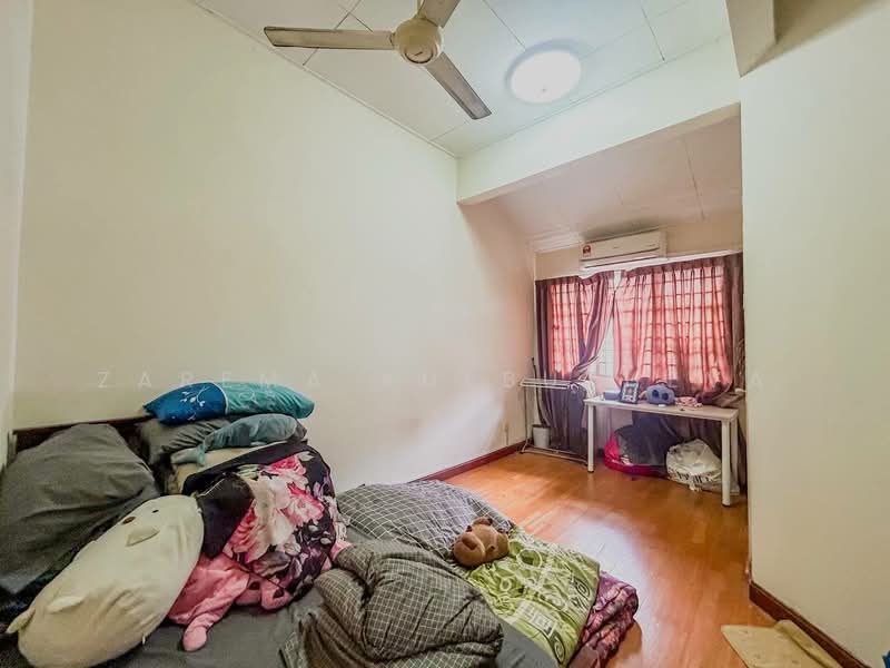 2-storey Terraced House for Sale in Bukit Jelutong (Shah Alam) - Zarema Kulbuzheva - Bedroom - PropertyGuru.com.my