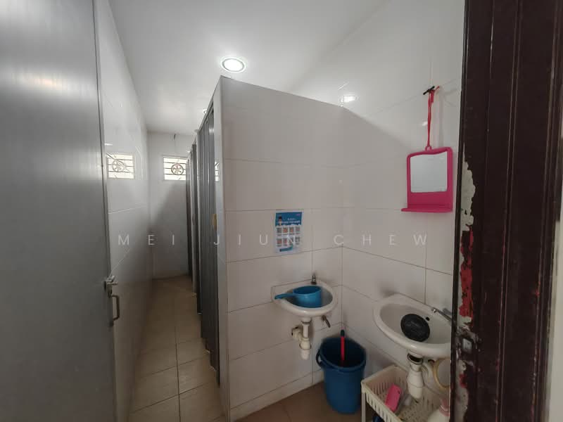 Taman Putra Prima Phase 3E untuk Untuk Dijual - RM 1,199,000, Mac 2026 - Bathroom - PropertyGuru.com.my