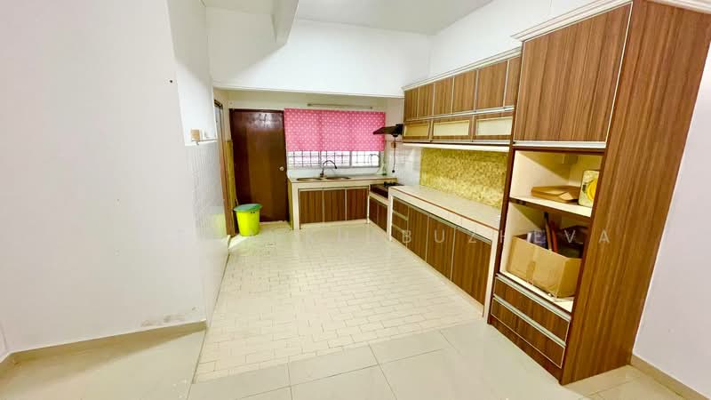 2-storey Terraced House for Sale in Taman Sri Gombak (Gombak) - Zarema Kulbuzheva - Kitchen - PropertyGuru.com.my