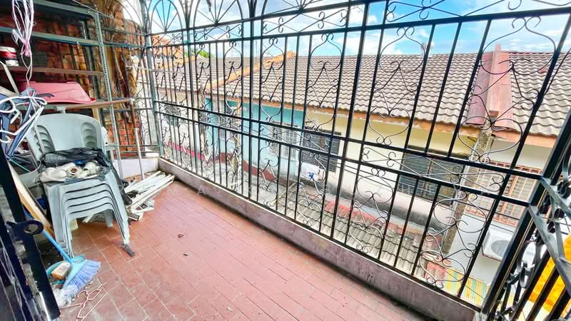 2-storey Terraced House for Sale in Taman Sri Gombak (Gombak) - Zarema Kulbuzheva - Balcony - PropertyGuru.com.my