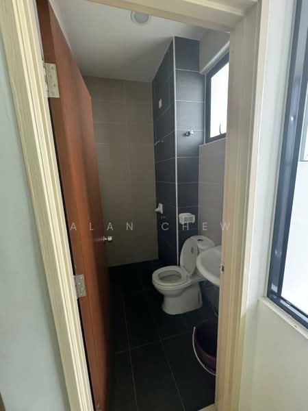2-storey Terraced House for Sale in Taman Seri Austin (Tebrau) - Alan Chew - Bathroom - PropertyGuru.com.my