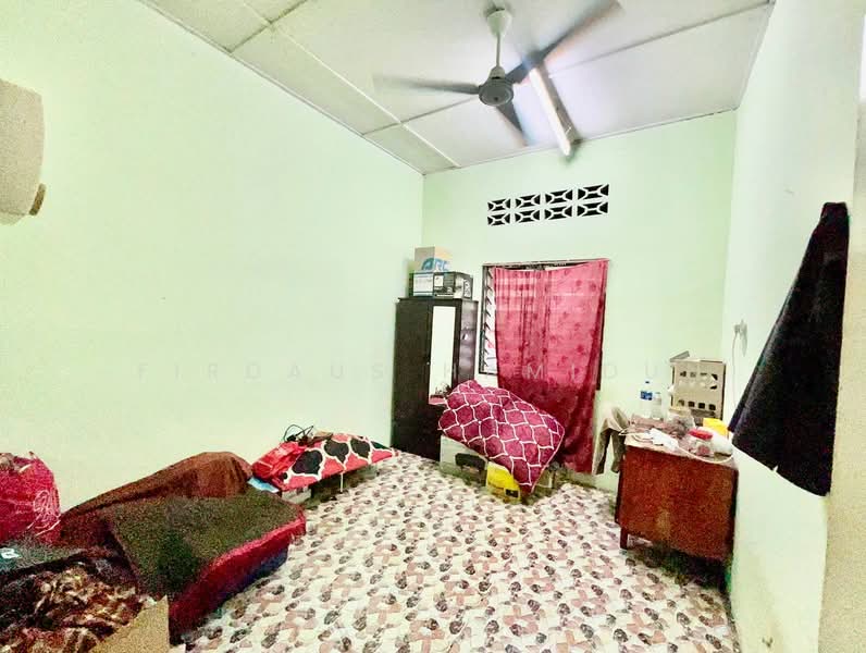 Bungalow for Sale in Seri Kembangan (Selangor) - Firdaus Hamidun - Bedroom - PropertyGuru.com.my
