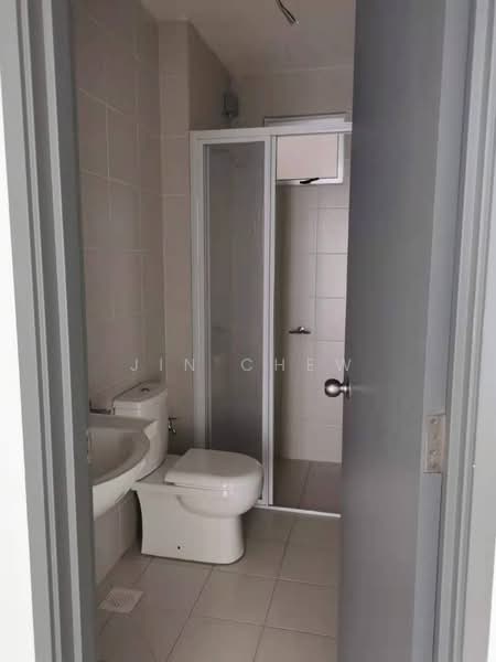 Service Residence for Sale at Meridin Bayvue Serviced Apartment - Jin Chew - Bathroom - PropertyGuru.com.my