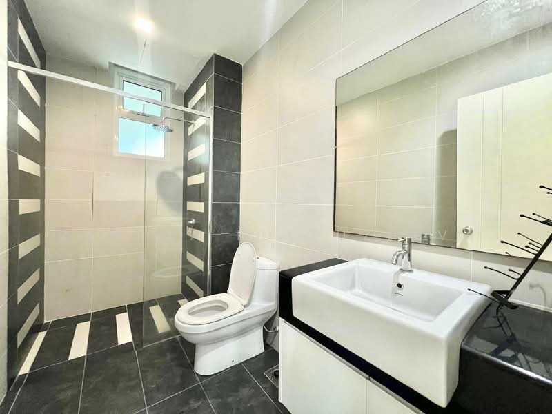 Central Residence @ Sungai Besi untuk Untuk Dijual - RM 355,000, Mac 2026 - Bathroom - PropertyGuru.com.my