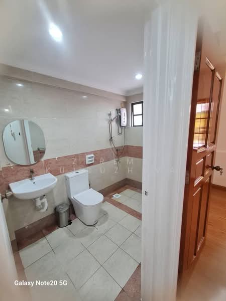 Townhouse for Sale in KL City Centre (Kuala Lumpur) - Zarema Kulbuzheva - Bathroom - PropertyGuru.com.my