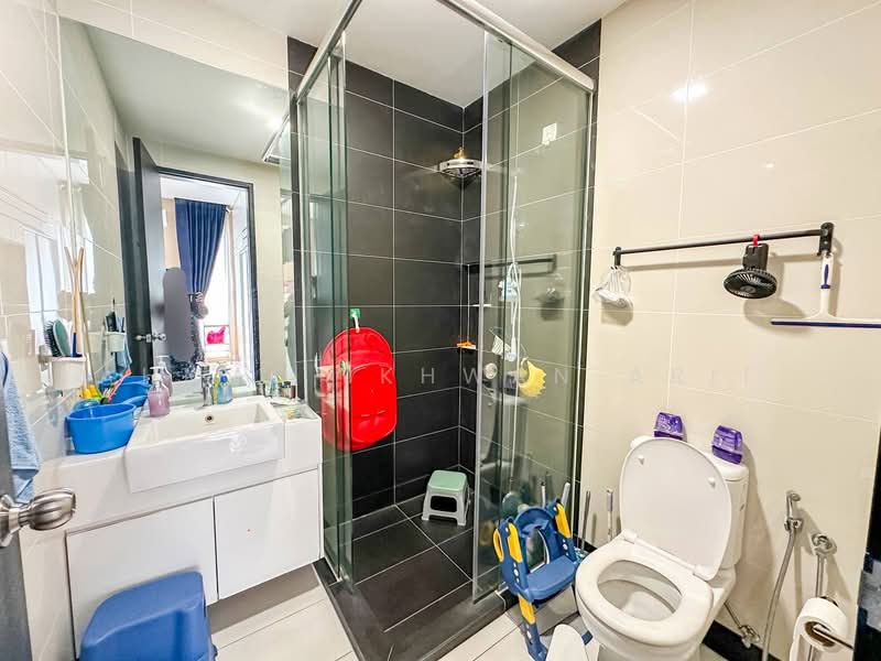 Semi-Detached House for Sale in Semenyih (Selangor) - Ahmad Ikhwan Arif - Bathroom - PropertyGuru.com.my