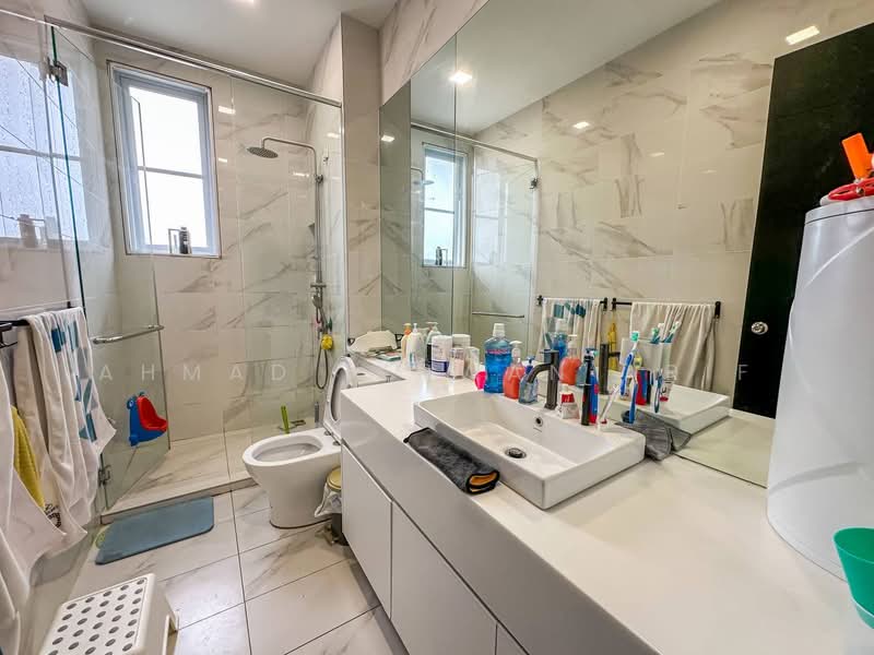 Semi-Detached House for Sale in Semenyih (Selangor) - Ahmad Ikhwan Arif - Bathroom - PropertyGuru.com.my