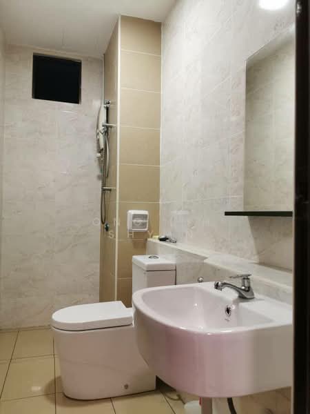Service Residence for Sale at D'Summit Residences - Ong Lih Shyan - Bathroom - PropertyGuru.com.my