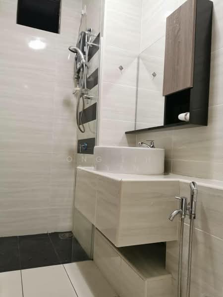 Service Residence for Sale at D'Summit Residences - Ong Lih Shyan - Bathroom - PropertyGuru.com.my