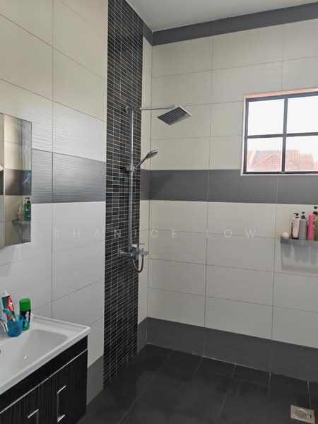 Semi-Detached House for Sale in Bandar Nusaputra (Puchong) - Shanice Low - Bathroom - PropertyGuru.com.my