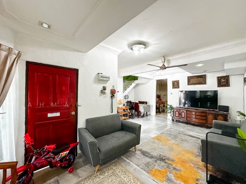 2-storey Terraced House for Sale in Selayang (Selangor) - Ahmad Ikhwan Arif - Living Room - PropertyGuru.com.my