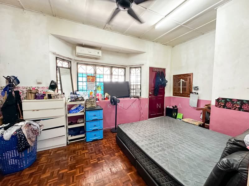 2-storey Terraced House for Sale in Selayang (Selangor) - Ahmad Ikhwan Arif - Bedroom - PropertyGuru.com.my