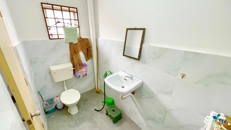 2-storey Terraced House for Sale in Taman Sinaran (Balakong) - Zarema Kulbuzheva - Bathroom - PropertyGuru.com.my