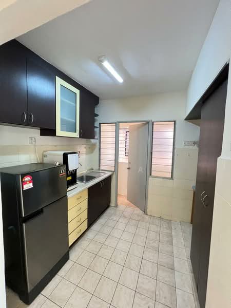 saujana apartment untuk Untuk Disewa - RM 1,200 /bulan, Mac 2026 - Kitchen - PropertyGuru.com.my