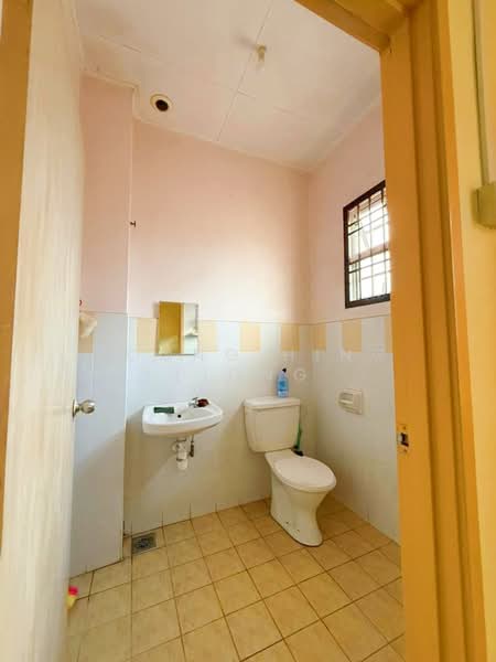 2-storey Terraced House for Sale in Bandar Putra (Kulai) - Loong Hing Liong - Bathroom - PropertyGuru.com.my