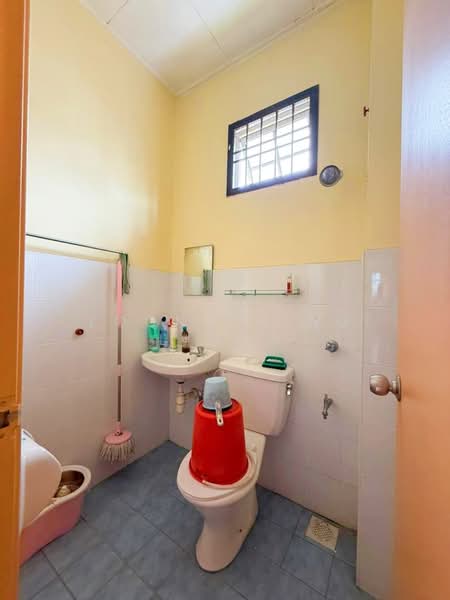 2-storey Terraced House for Sale in Bandar Putra (Kulai) - Loong Hing Liong - Bathroom - PropertyGuru.com.my
