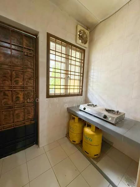 2-storey Terraced House for Sale in Bandar Putra (Kulai) - Loong Hing Liong - Kitchen - PropertyGuru.com.my