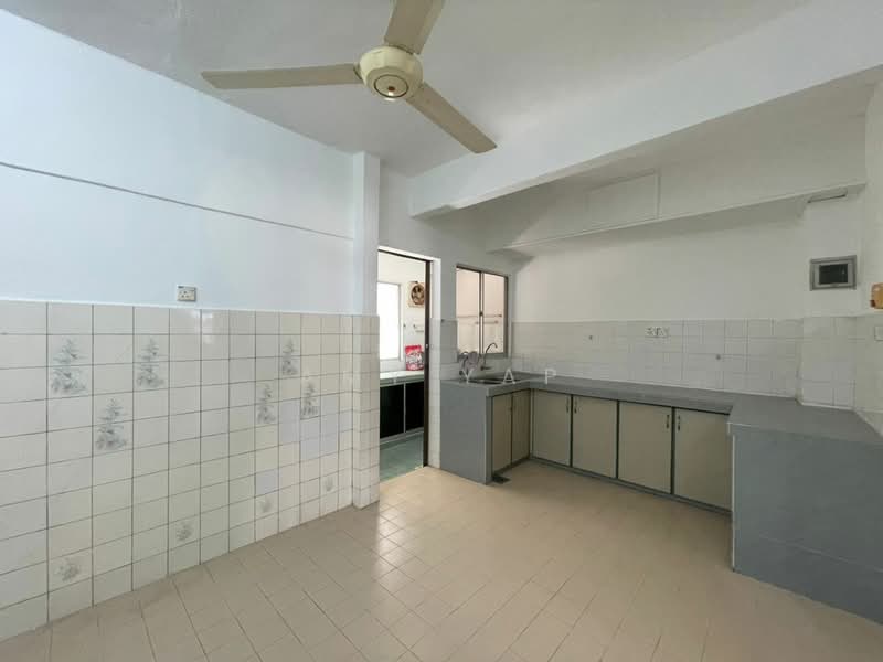 Taman Daya untuk Untuk Dijual - RM 760,000, Mac 2026 - Kitchen - PropertyGuru.com.my