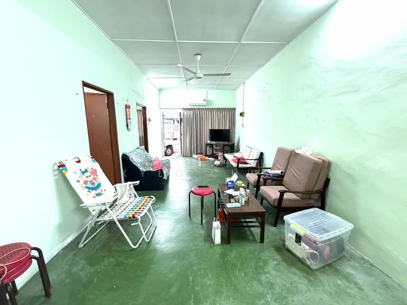 1-storey Terraced House for Sale in Taman Ungku Tun Aminah (Skudai) - Kylo Chin - Living Room - PropertyGuru.com.my