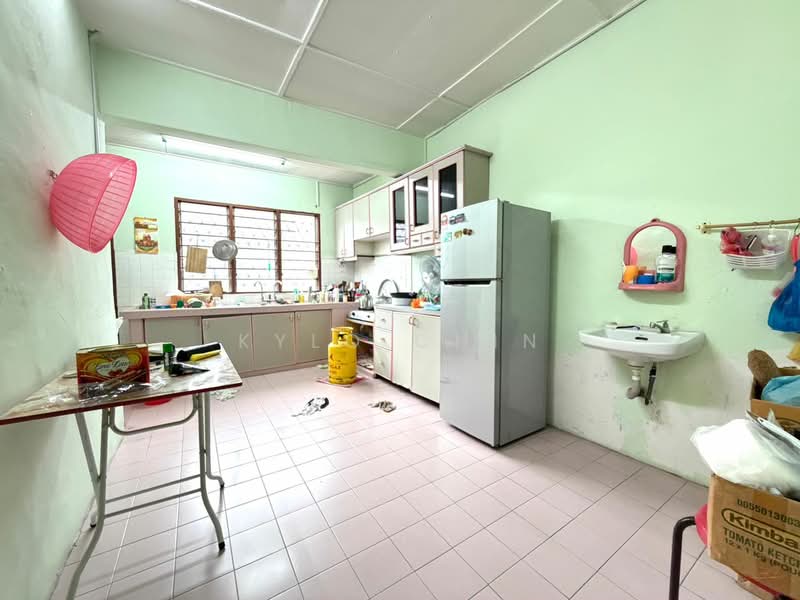 1-storey Terraced House for Sale in Taman Ungku Tun Aminah (Skudai) - Kylo Chin - Kitchen - PropertyGuru.com.my