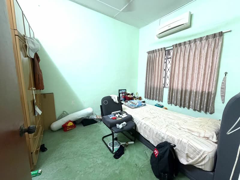 1-storey Terraced House for Sale in Taman Ungku Tun Aminah (Skudai) - Kylo Chin - Bedroom - PropertyGuru.com.my