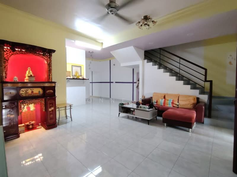 2-storey Terraced House for Sale in Taman Desa Tebrau (Tebrau) - Yvonne Lim - Living Room - PropertyGuru.com.my