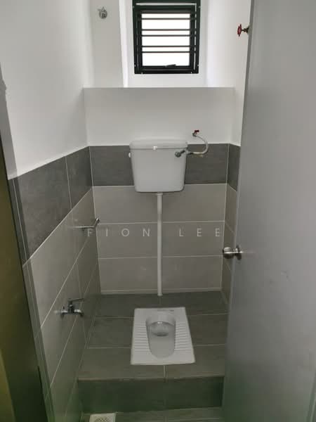Shop / Office for Rent in Taman Pelangi Indah (Ulu Tiram) - Fion Lee - Bathroom - PropertyGuru.com.my
