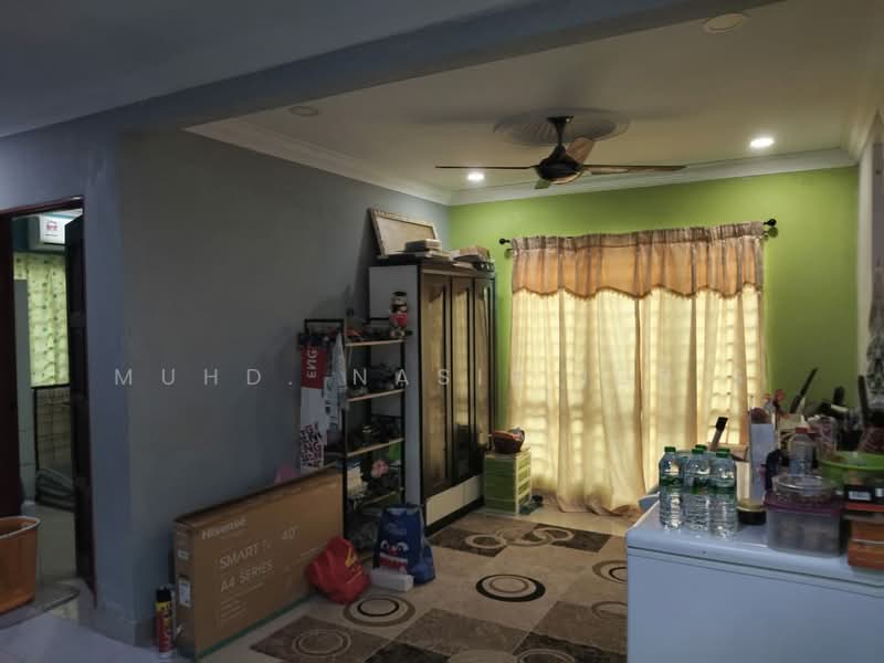 1-storey Terraced House for Sale in Bandar Kinrara Seksyen 1 (Bandar Kinrara) - MUHD. NASIR IDRIS - Living Room - PropertyGuru.com.my