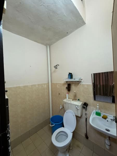 Indera Mahkota 15 untuk Untuk Dijual - RM 290,000, Mac 2026 - Bathroom - PropertyGuru.com.my