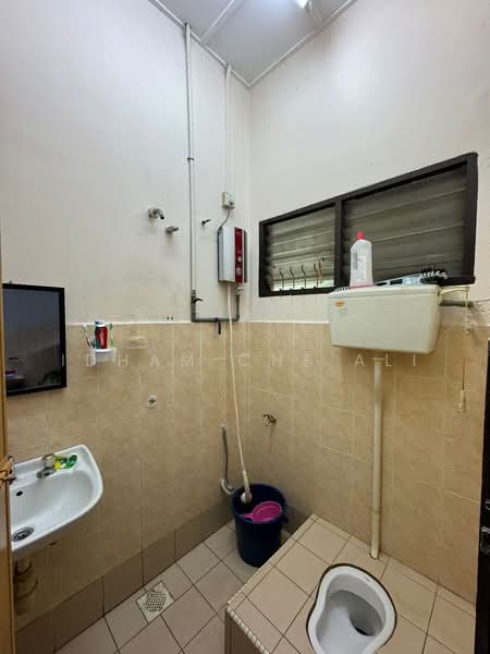 Indera Mahkota 15 untuk Untuk Dijual - RM 290,000, Mac 2026 - Bathroom - PropertyGuru.com.my