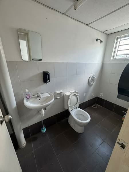 Shop for Rent in Taman Molek (Johor Bahru) - Evelyn Heng - Bathroom - PropertyGuru.com.my