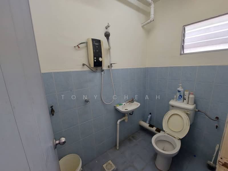 Apartment for Sale at Sri Impian Apartment - Tony Cheah - Bathroom - PropertyGuru.com.my