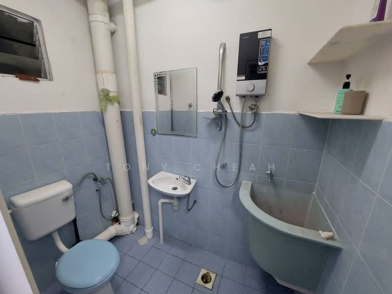 Apartment for Sale at Sri Impian Apartment - Tony Cheah - Bathroom - PropertyGuru.com.my