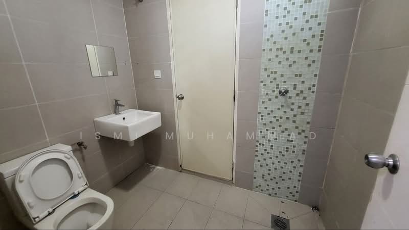 Terraced House for Rent in Bandar Sri Sendayan (Negeri Sembilan) - Ismi Muhammad - Bathroom - PropertyGuru.com.my