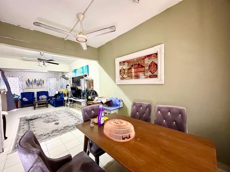 2-storey Terraced House for Sale in Bandar Bukit Beruntung (Bukit Beruntung) - Rohani Daud - Living Room - PropertyGuru.com.my