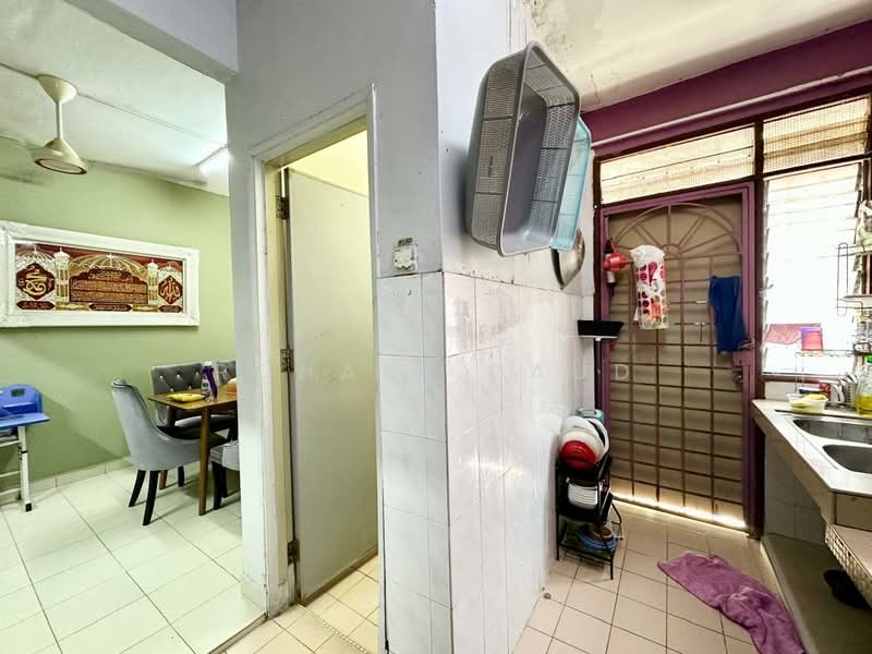 2-storey Terraced House for Sale in Bandar Bukit Beruntung (Bukit Beruntung) - Rohani Daud - Dining Room - PropertyGuru.com.my