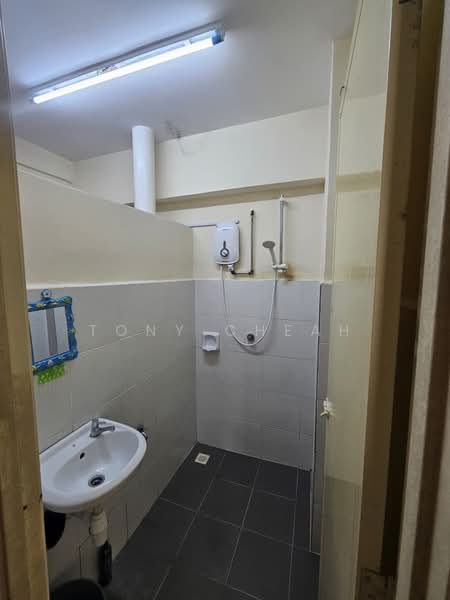 Idaman Seroja untuk Untuk Dijual - RM 250,000, Mac 2026 - Bathroom - PropertyGuru.com.my