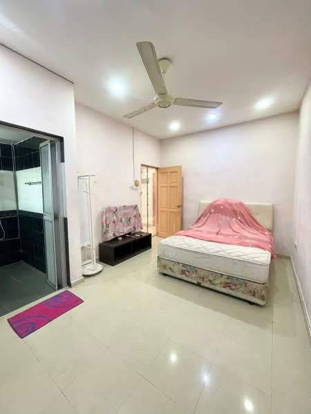 2-storey Terraced House for Sale in Taman Century (Johor Bahru) - Shi Ting - Bedroom - PropertyGuru.com.my