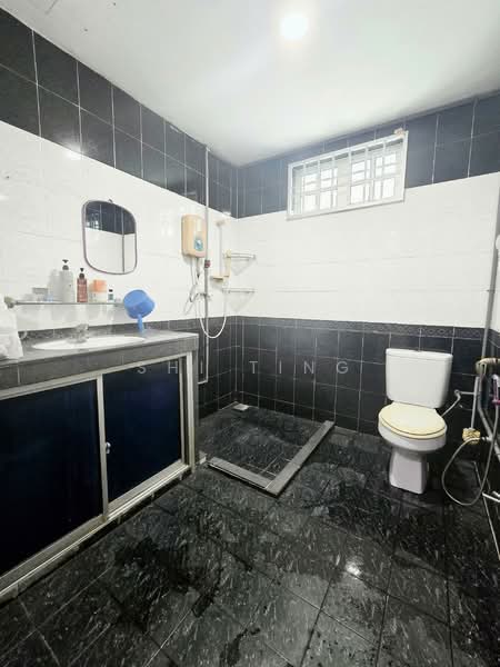 2-storey Terraced House for Sale in Taman Century (Johor Bahru) - Shi Ting - Bathroom - PropertyGuru.com.my