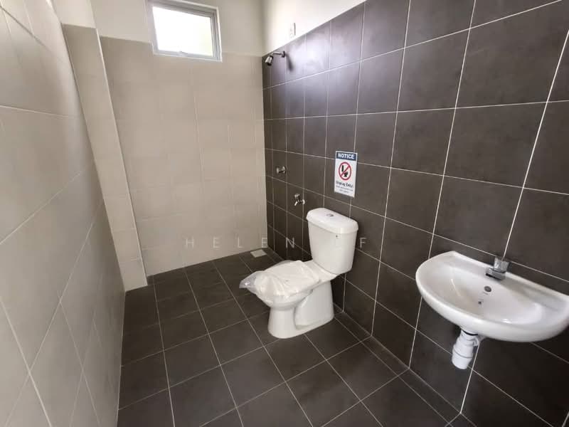 Rumah Berkembar untuk Disewa di Scientex Bandar Jasin (Jasin) - Helen BF - Bathroom - PropertyGuru.com.my