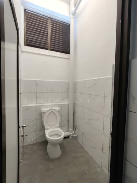 4 Storey Commercial Building untuk Untuk Disewa - RM 20,000 /bulan, Mac 2026 - Bathroom - PropertyGuru.com.my