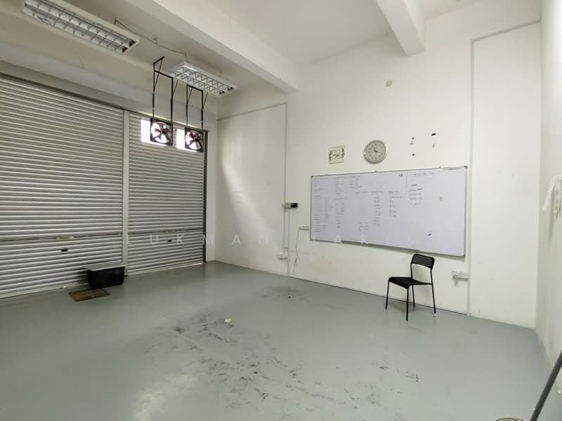 Shop / Office for Sale in Bandar Saujana Putra (Tanjong Duabelas) - Lukman Hakim - Interior - PropertyGuru.com.my