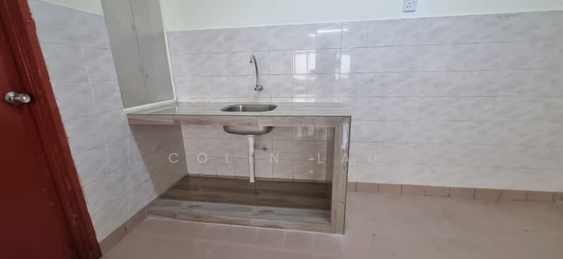 Apartment for Sale at Putra Permai Block B - COLIN LAU - Kitchen - PropertyGuru.com.my
