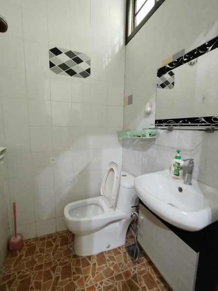 Rumah Teres 2-Tingkat untuk Dijual di Taman Desa Tebrau (Tebrau) - Chew Ping - Bathroom - PropertyGuru.com.my