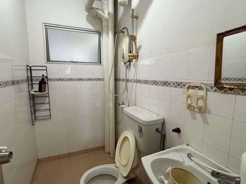 Apartment for Sale at Kenanga Apartments - Ann . - Bathroom - PropertyGuru.com.my
